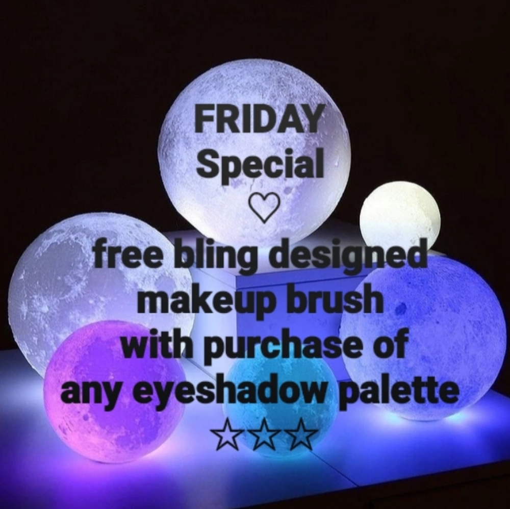 Special☆free beauty brush when purchase Palette